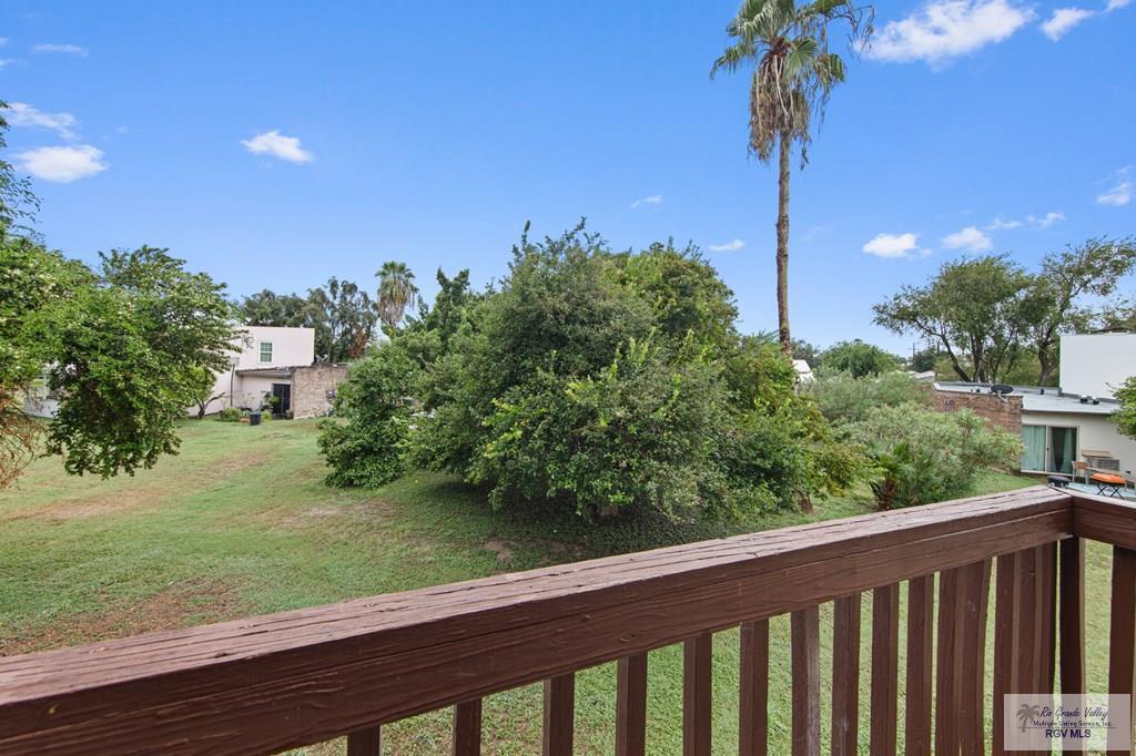 Building Photo - 805 Continental Dr