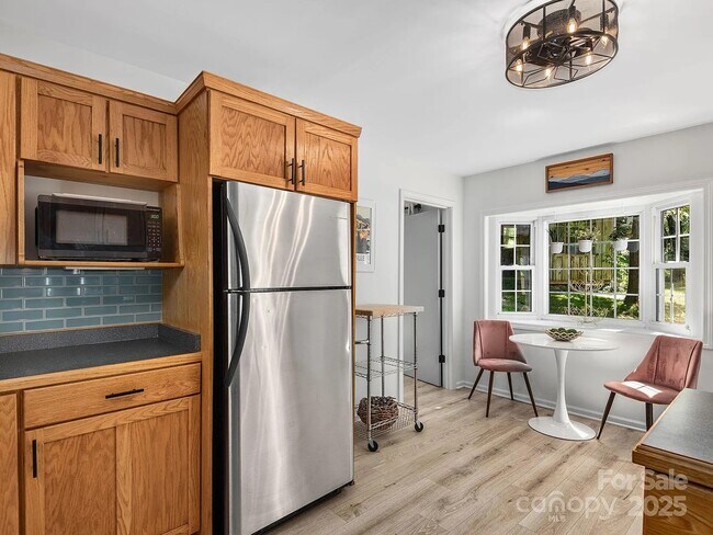 Building Photo - 15 Lawterdale Rd