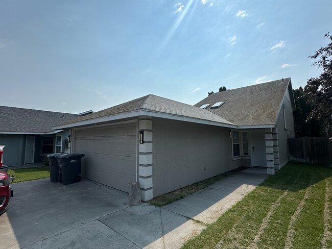 Building Photo - 4231 W Klamath Ave