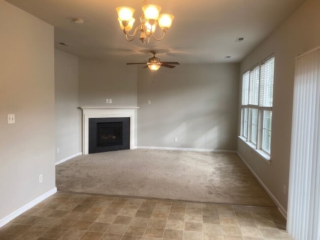 Building Photo - 203 Linfoot Ct