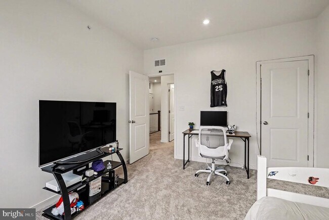 Building Photo - 45956 Swallow Ter