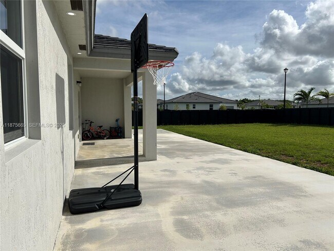 Building Photo - 29071 Ave