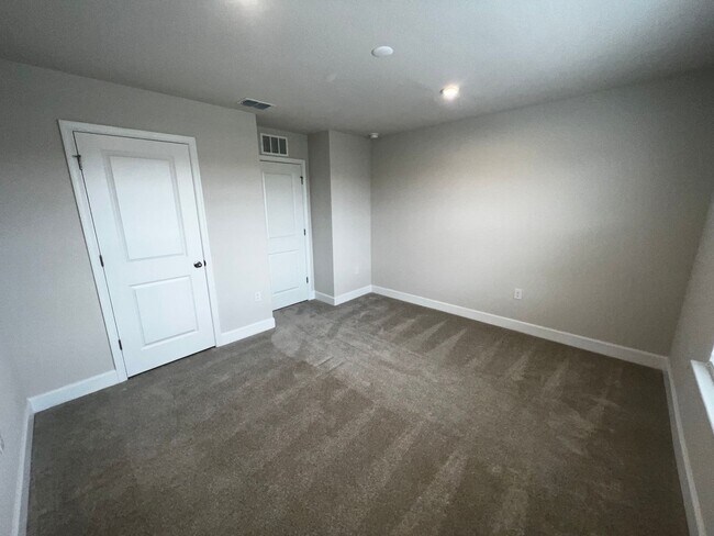 Building Photo - Stunning 5 bedroom 3 bath Winter Haven Home near Lego Land!