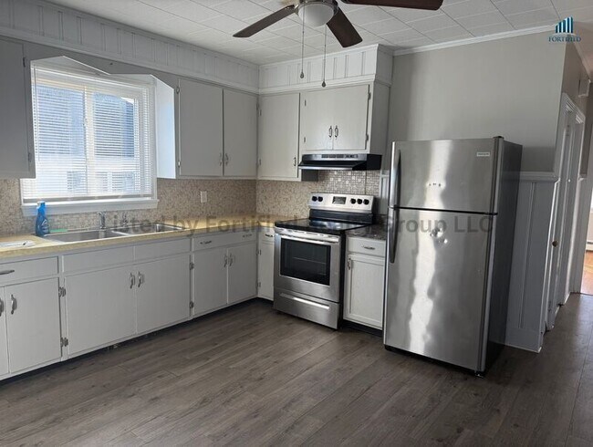 Building Photo - 94 Buffinton St