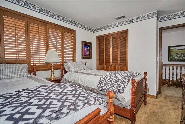 Building Photo - Spacious 3-Bedroom Lake House in Victorvil...