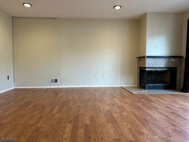 Building Photo - 40 Whitby Cir