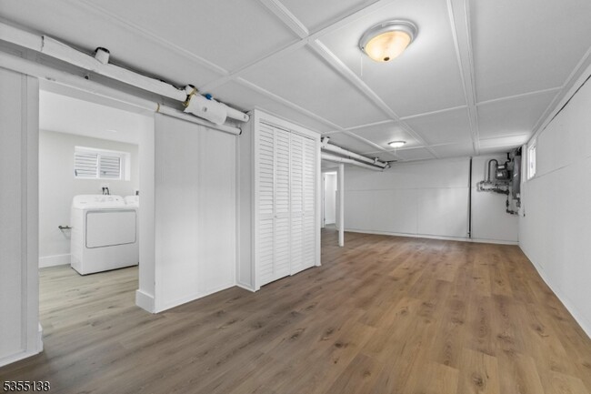 Building Photo - 147 Page Ave