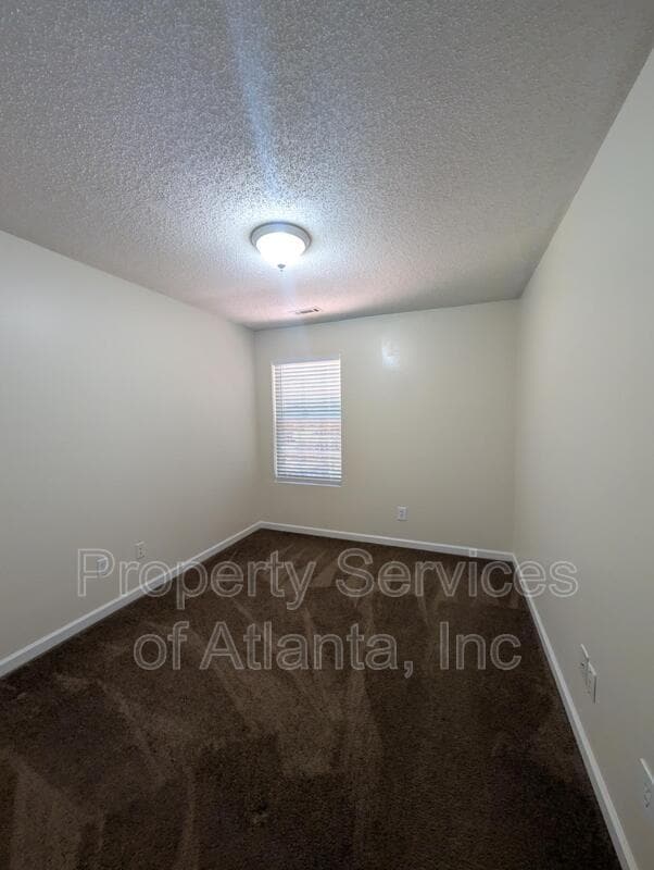 Building Photo - 5060 Lincoln Dr