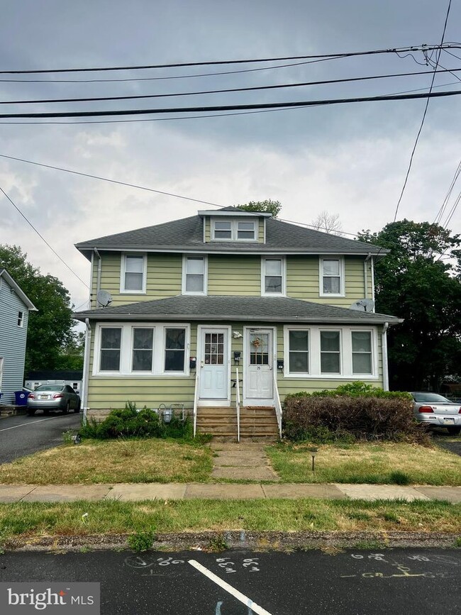 Building Photo - 23 College Ave