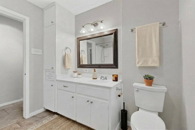 Building Photo - 4805 Broadhill Dr