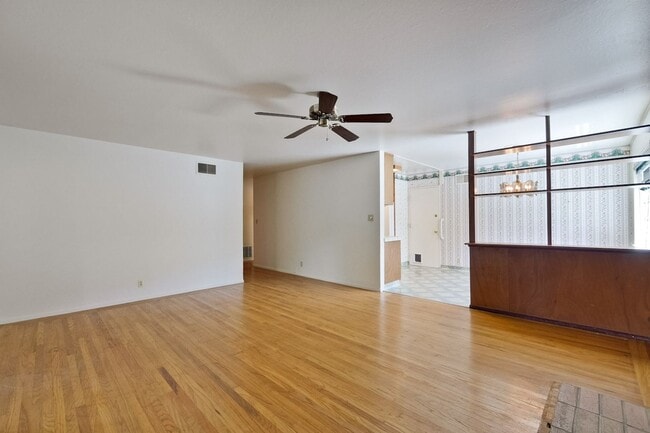 Building Photo - 160 Kit Carson Ct