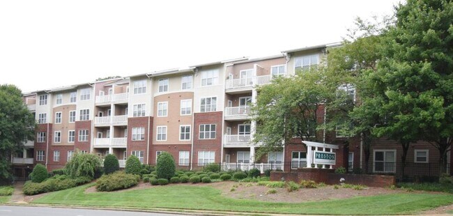 Building Photo - 1000 E Woodlawn Rd