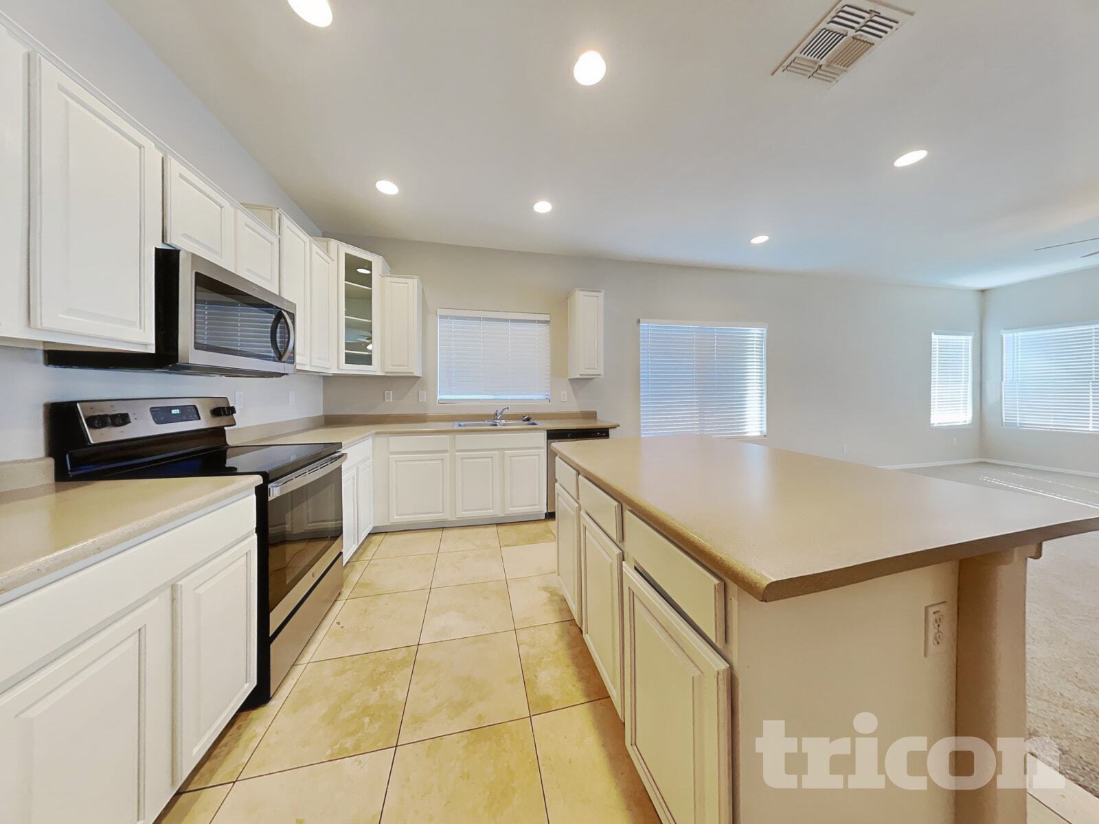 Building Photo - 12825 W Weldon Ave