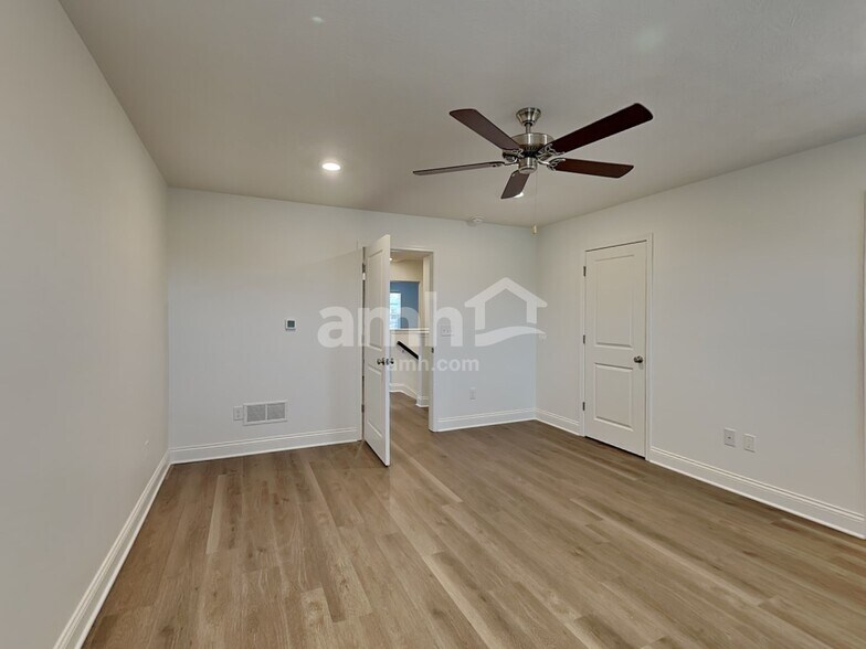 Building Photo - 9154 Henley Ave