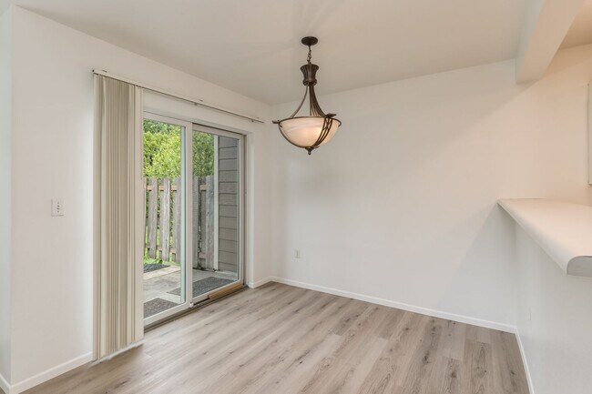 Building Photo - Tualatin condo for rent