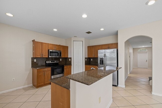 Building Photo - 8401 SW 25th Ct