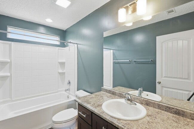 Building Photo - 4 Bedroom Griffin Park Home on Quiet Cul-de-Sac