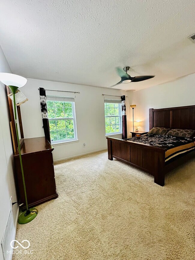 Building Photo - 5273 Ivy Hill Dr
