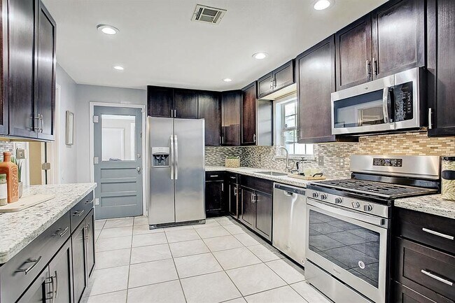 Remodeled kitchen with stainless appliances - 1617 Tabor St