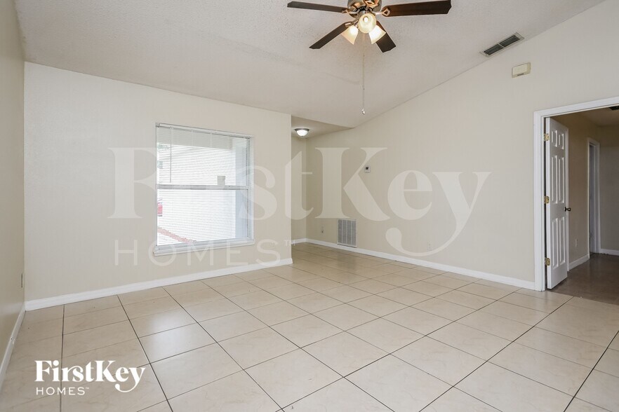 Building Photo - 646 Crane Dr