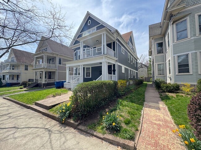 Building Photo - 126 Mansfield St