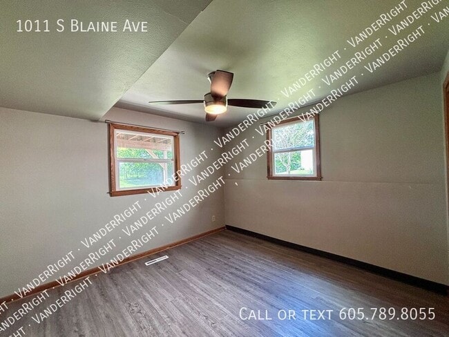 Building Photo - 1011 S Blaine Ave
