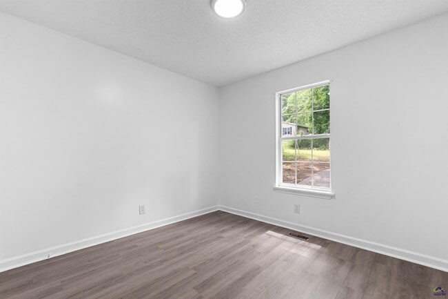 Building Photo - 118 Greentree Pkwy