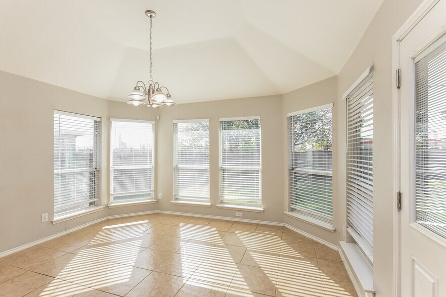 Building Photo - 1007 Andrew St