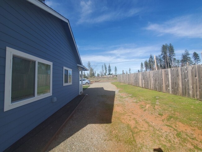 Building Photo - Fully Furnished cozy two-bedroom house