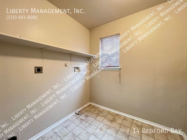 Building Photo - 4 bedroom with a Study
