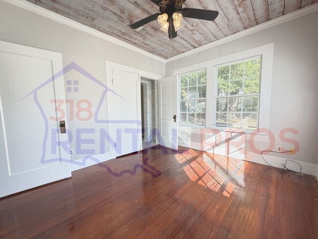 Building Photo - Recently Updated 3 Bedroom House