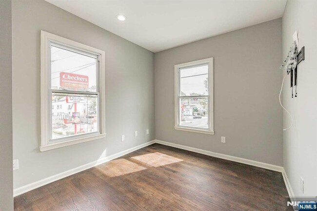 Building Photo - 541 Union Ave