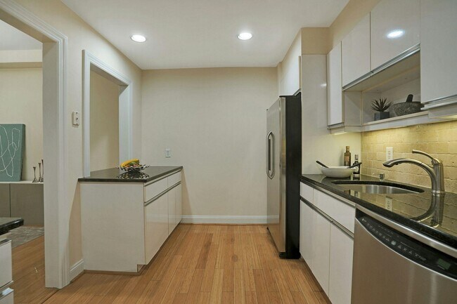 Building Photo - 207 Shearwater Ct W