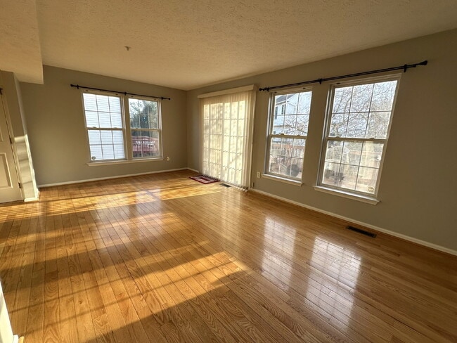 Building Photo - End-Unit Townhome in Owings Mills