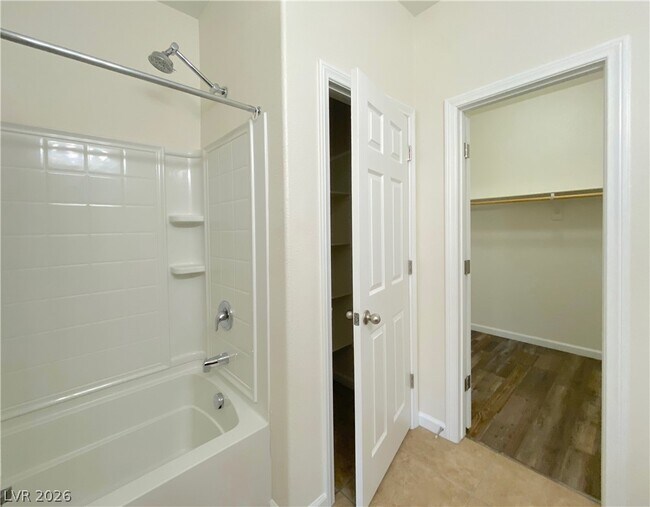 Building Photo - 1000 Aspen Cliff Dr
