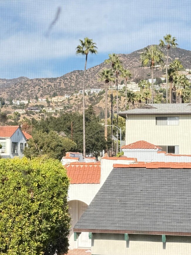 Building Photo - 1134 N Maryland Ave