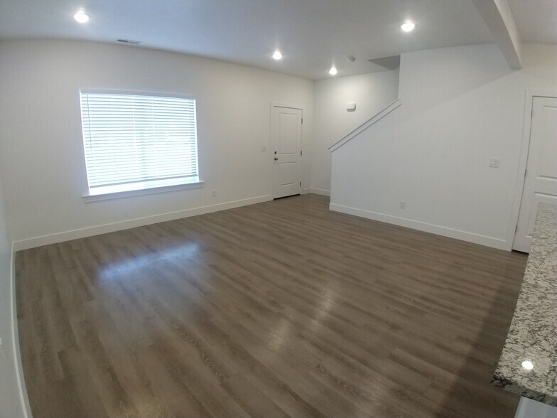 Building Photo - 335 S 1540 E