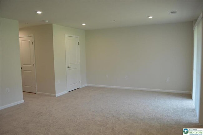 Building Photo - 2332 Raya Wy