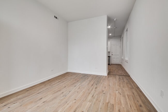 Building Photo - 2029 N Damen Ave