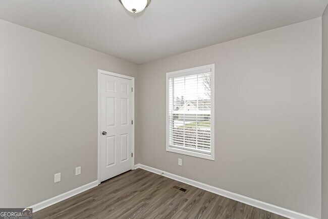 Building Photo - 108 West Bridge Dr