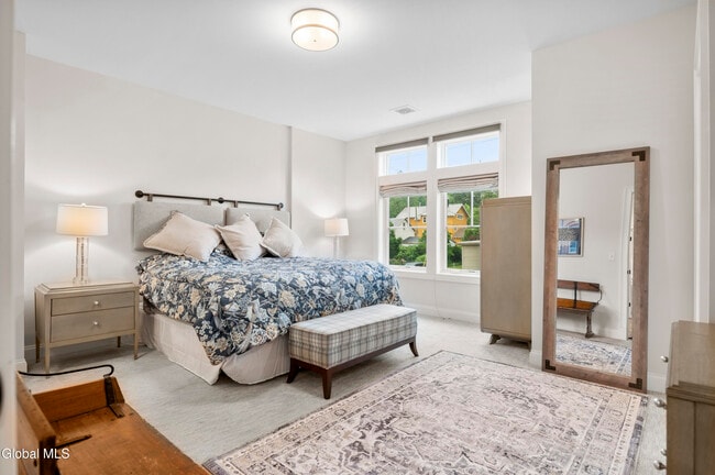 Building Photo - 37 White St