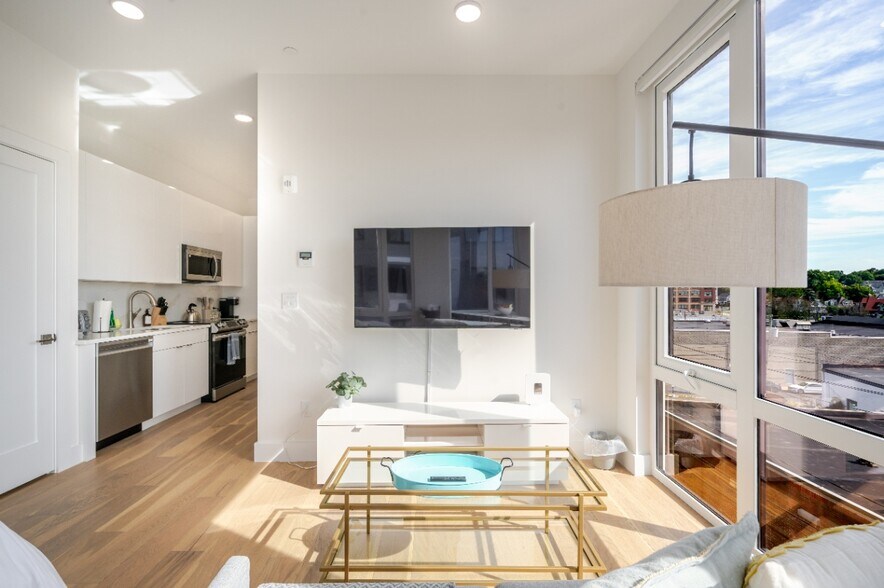 Building Photo - 38 Hichborn St