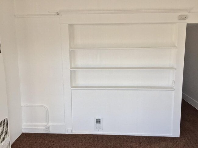 Building Photo - 505 SE Lyon St