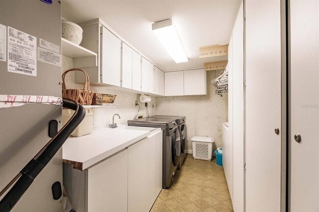 Building Photo - 1055 W Peppertree Dr