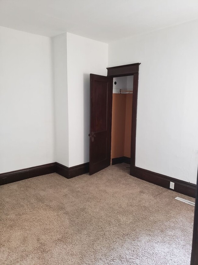 Building Photo - Beautiful 3 bedroom