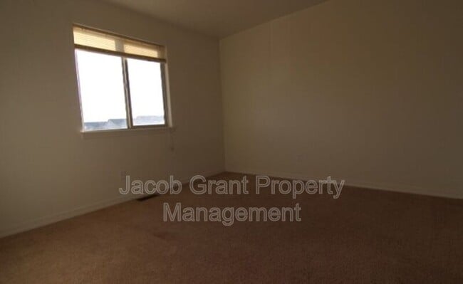 Building Photo - 1580 N Stevens Ave