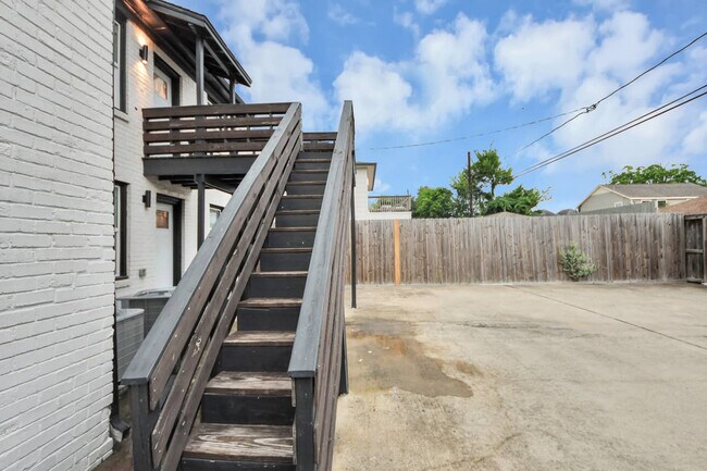 Building Photo - 2905 Cleburne St