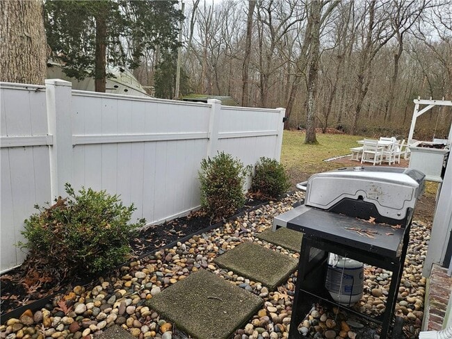 Building Photo - 57 Wampanoag Cir