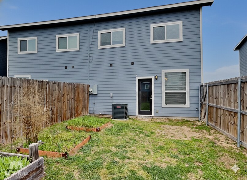 Building Photo - 3230 S Cherry Ln