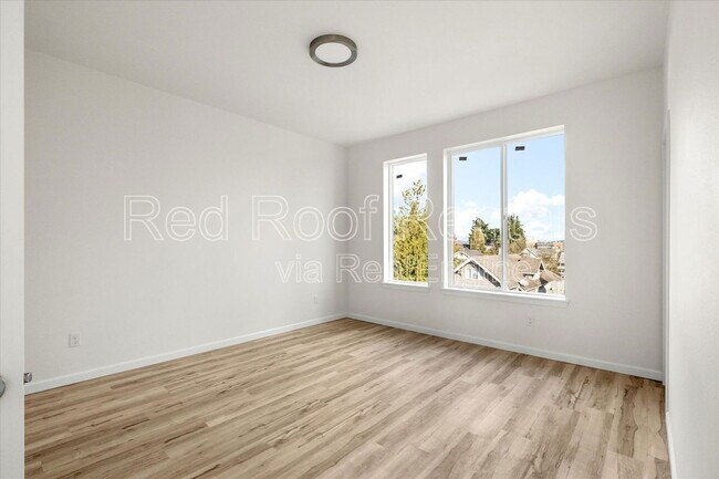 Building Photo - 1438 E 31st St